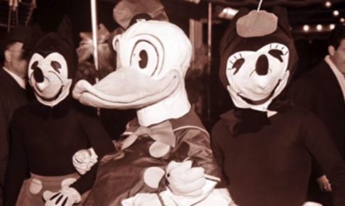 新しい顔のミッキーが登場したシーン みんな違和感を持ったが慣れる アメリカでも同現象だった Disney Life Fun