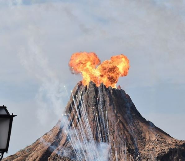 ディズニーシーのプロメテウス火山が本物って本当 パホイホイ溶岩とは Disney Life Fun